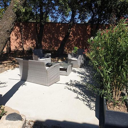 Vila Location Independante Au Coeur Des Alpilles Pour 2 Personnes Avec Jacuzzi Aureille Exteriér fotografie