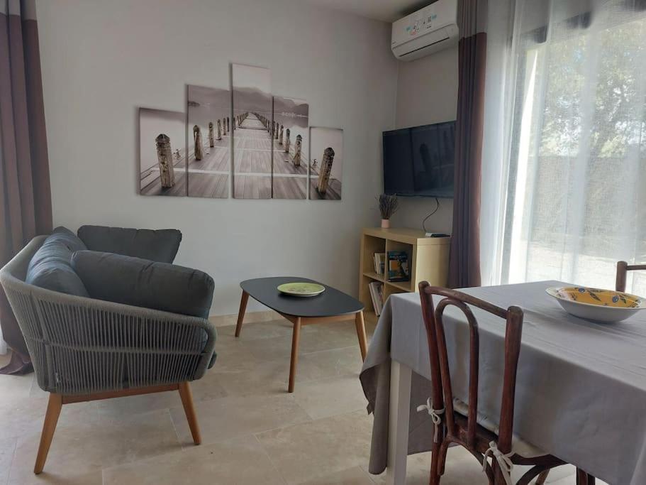 Vila Location Independante Au Coeur Des Alpilles Pour 2 Personnes Avec Jacuzzi Aureille Exteriér fotografie