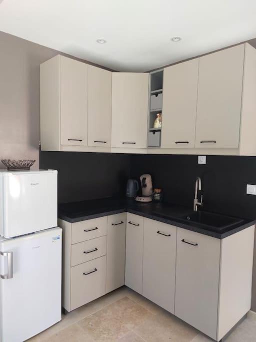 Vila Location Independante Au Coeur Des Alpilles Pour 2 Personnes Avec Jacuzzi Aureille Exteriér fotografie