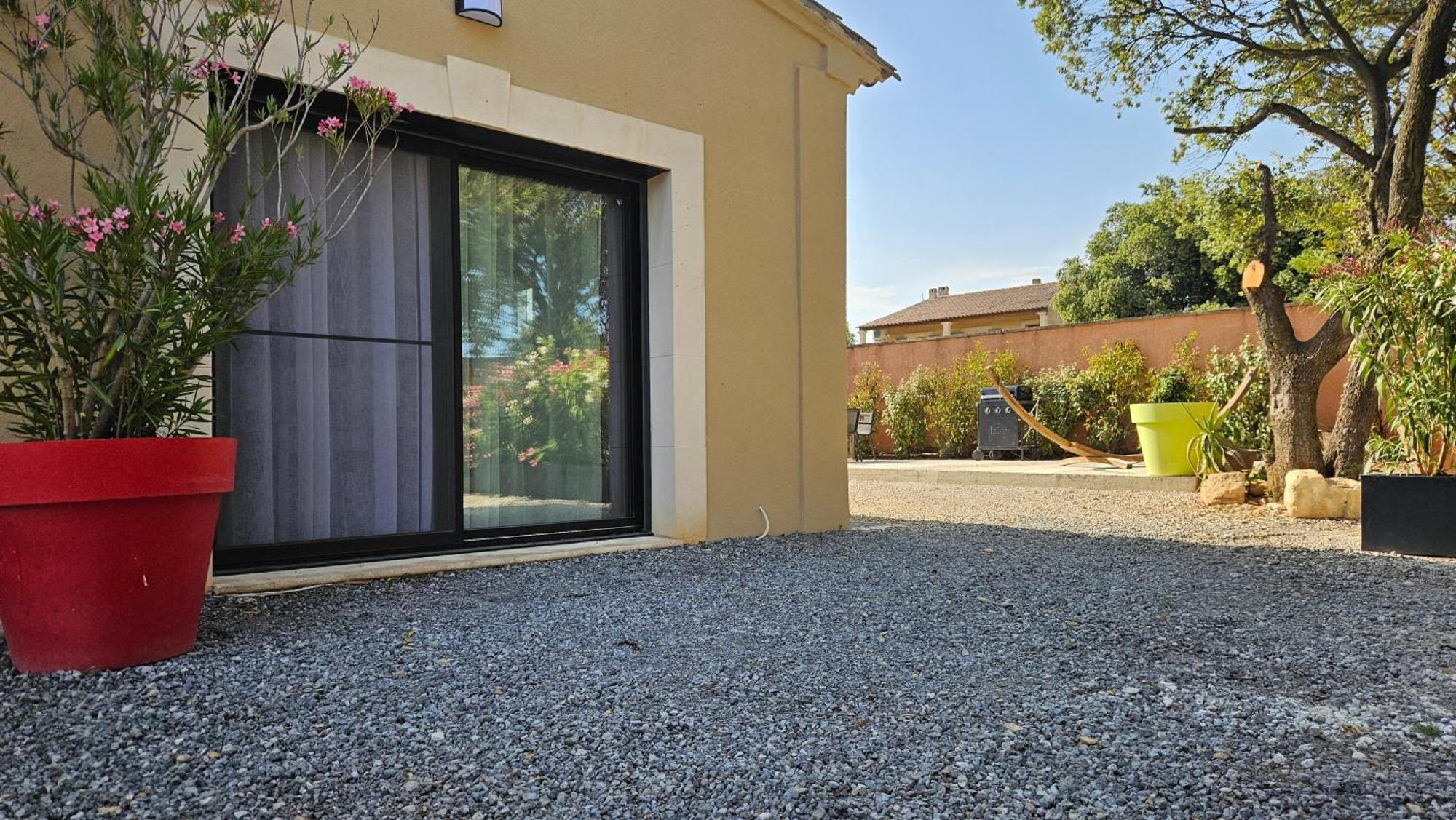 Vila Location Independante Au Coeur Des Alpilles Pour 2 Personnes Avec Jacuzzi Aureille Exteriér fotografie