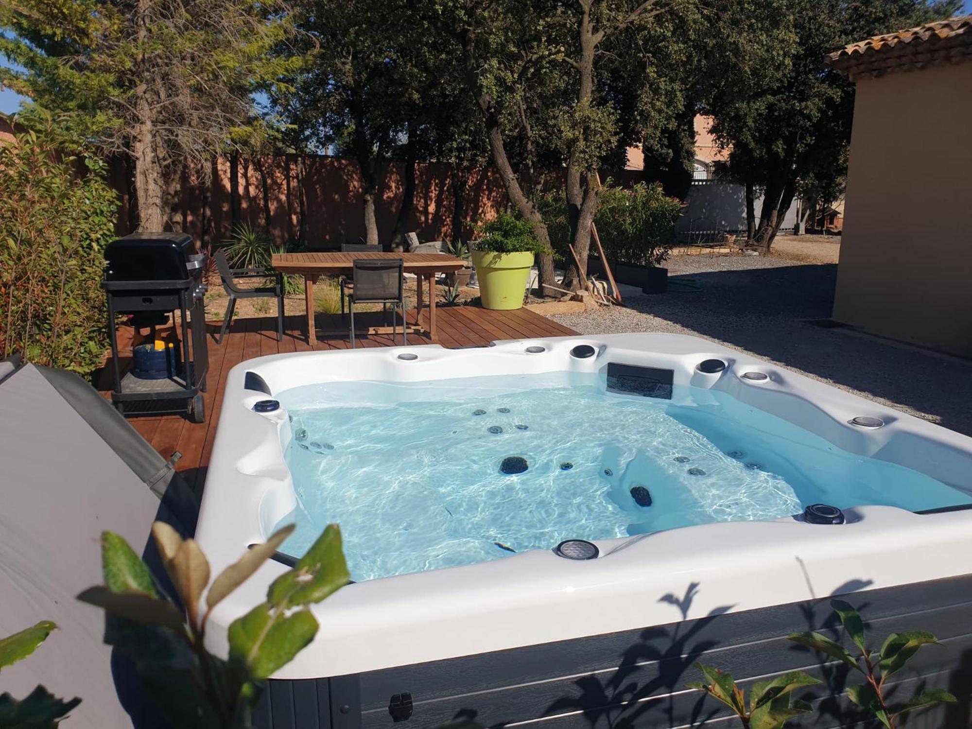Vila Location Independante Au Coeur Des Alpilles Pour 2 Personnes Avec Jacuzzi Aureille Exteriér fotografie